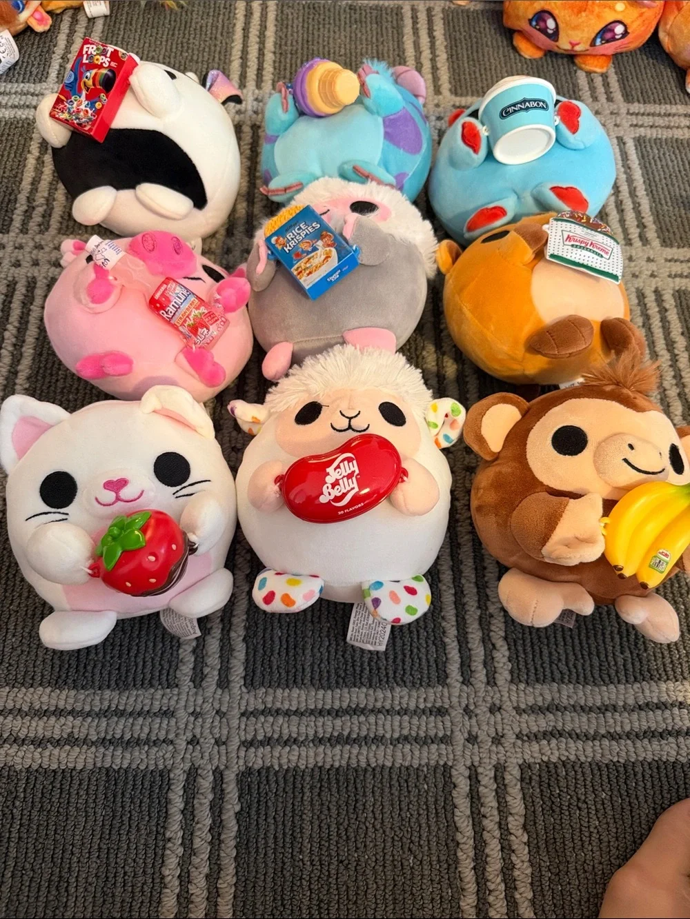 Zuru Snackle 9 items Collectible Lot - White, Pink, Blue, Brown, Orange Plushie